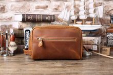 Load image into Gallery viewer, Leather dopp kit, Personalized groomsmen gift, leather dopp kit, mens leather toiletry bag, mens dopp kit, mens toiletry bag - EN LEATHER