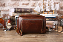 Load image into Gallery viewer, Leather dopp kit, Personalized groomsmen gift, leather dopp kit, mens leather toiletry bag, mens dopp kit, mens toiletry bag - EN LEATHER